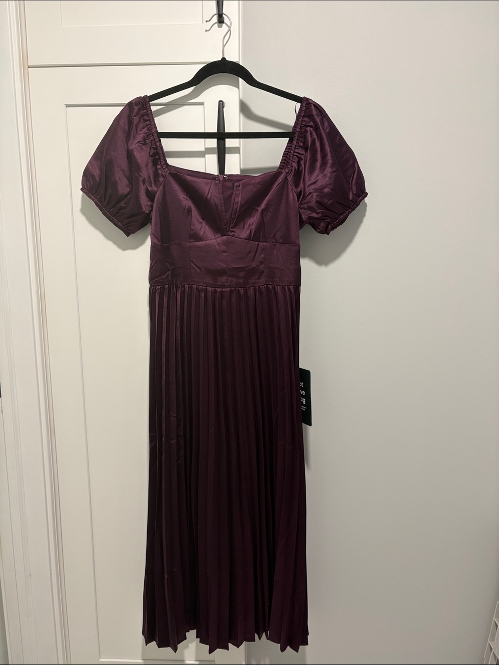 Lulu’s Women's Pleated Midi Dress in Deep Plum